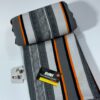 Tissu haut de gamme rayé gris, noir et orange – Coupon élégant pour confection moderne