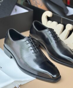 Chaussures Homme Luxe Noir Perforé – Style Business Élégant